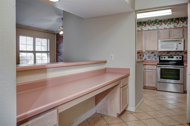 Building Photo - 706 Meghan St