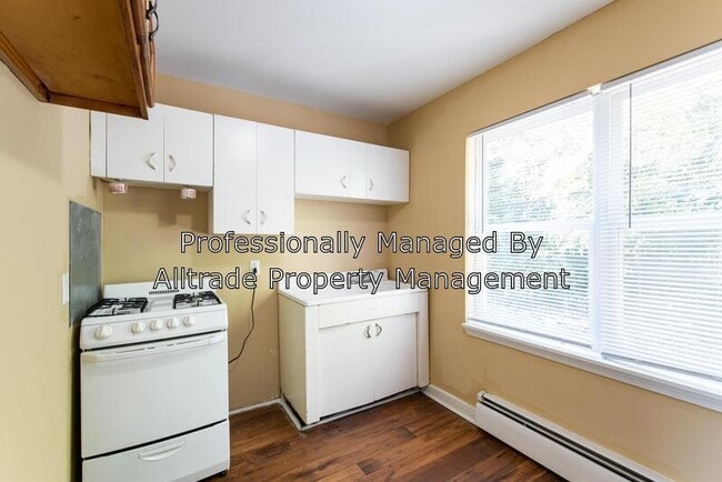 Building Photo - 1407 Nightingale Rd