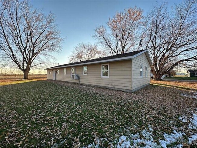 Building Photo - 205 NE 5th St