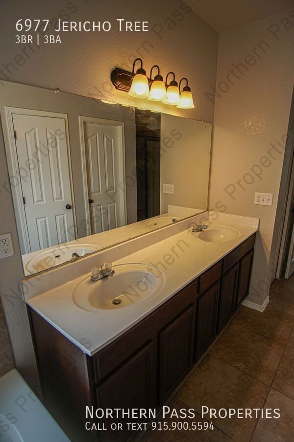 Building Photo - 6977 Jericho Tree Dr