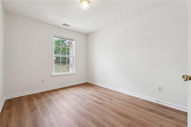 Building Photo - 3812 Dandridge Dr