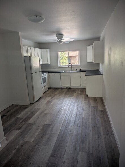 Building Photo - 1445 N Amiron Way