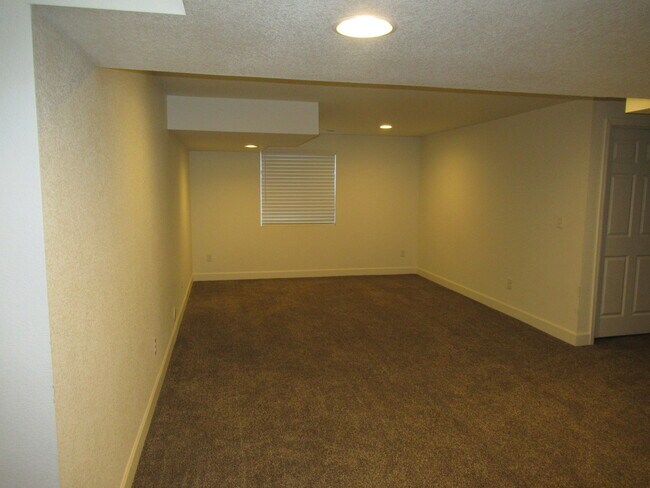Building Photo - 6729 Windbrook Ct
