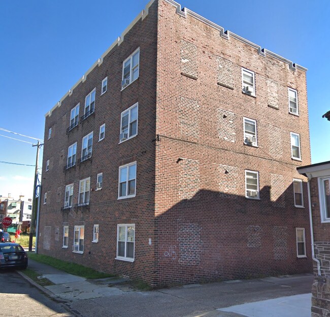 Building Photo - 5830 N 16th St