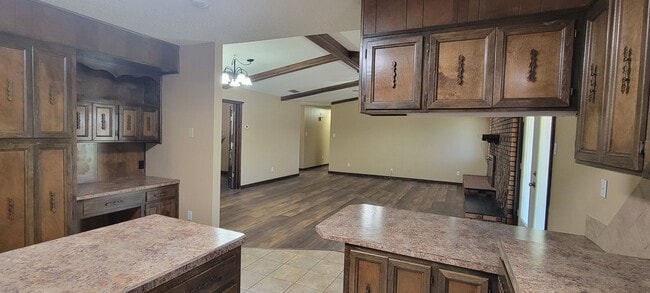 Building Photo - LARGE 3 BEDROOM HOME IN NORTHEAST CLOVIS