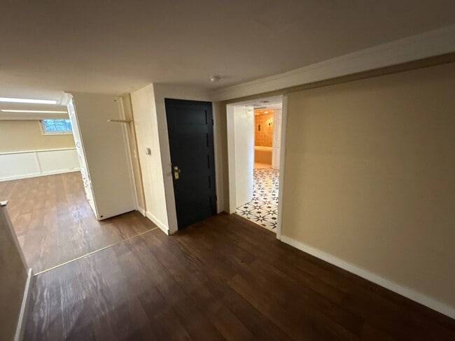 Building Photo - 1615 D St NE