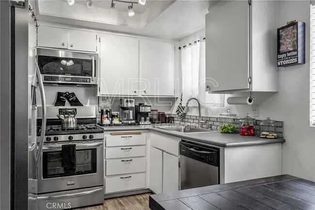 Building Photo - 196 Whitney Ave