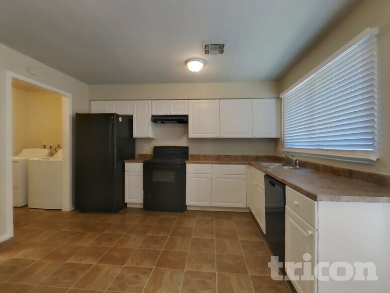 Building Photo - 1349 W Morrow Dr