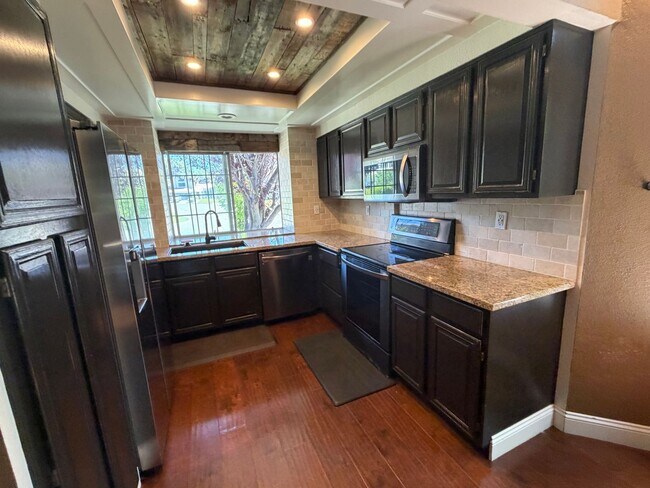 Building Photo - 2461 Bay Hill Cir