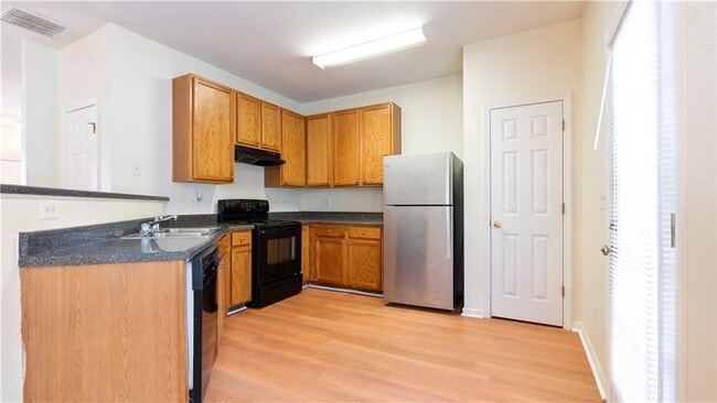 Building Photo - 290 Brookview Dr