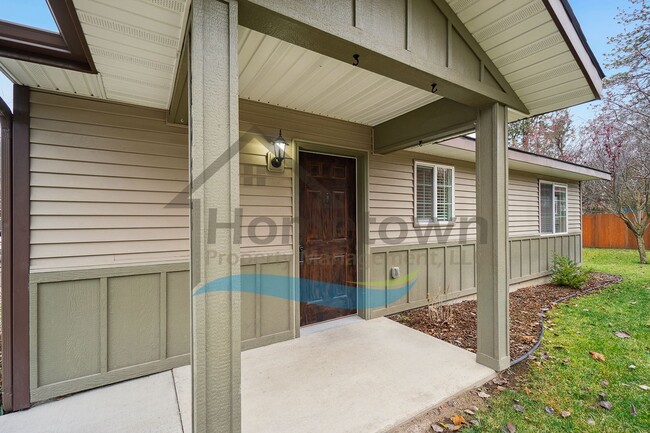 Building Photo - 1 Bedroom 1 Bath Cottage with Off Street P...