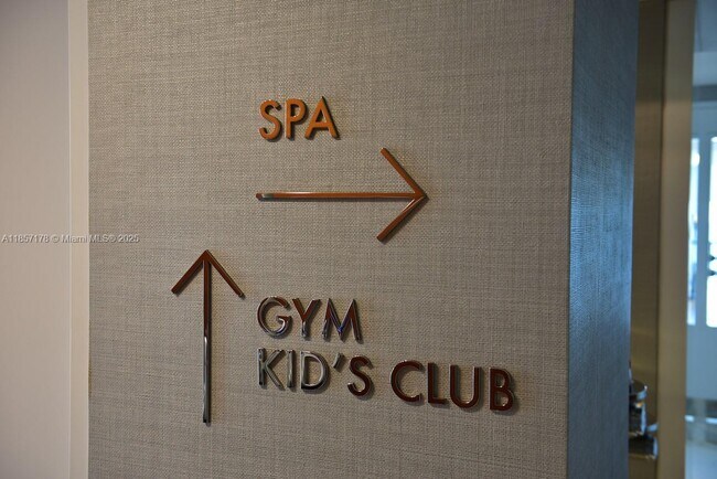 Building Photo - 17475 Collins Ave