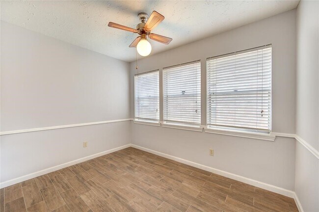 Building Photo - 2950 Jenny Dr