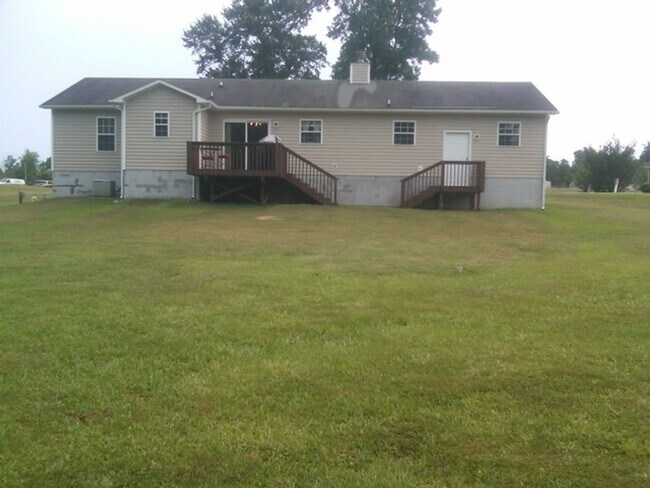 Building Photo - 3 BR 2 BA Southwest
