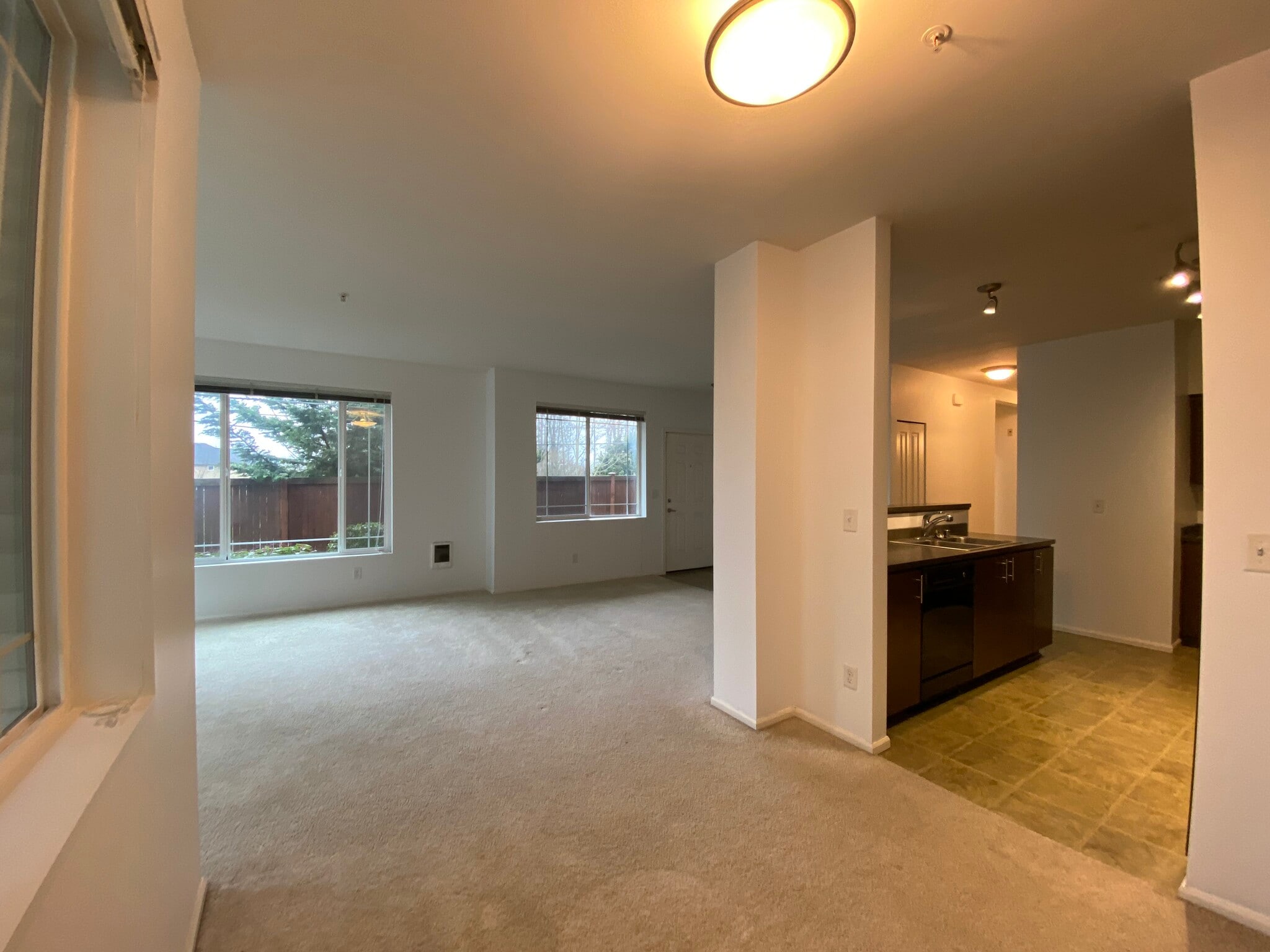Building Photo - 15720 Manor Way