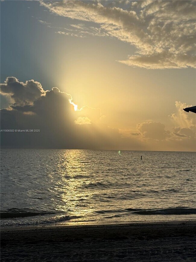 Building Photo - 881 Ocean Dr