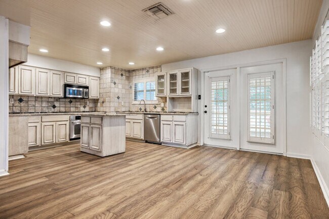 Building Photo - 17119 Terra Rosa