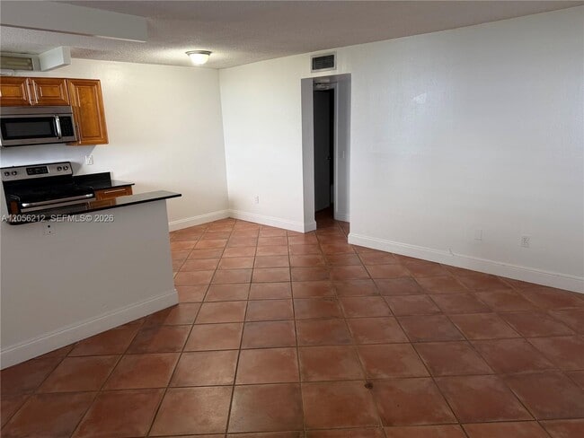 Building Photo - 1801 S Treasure Dr