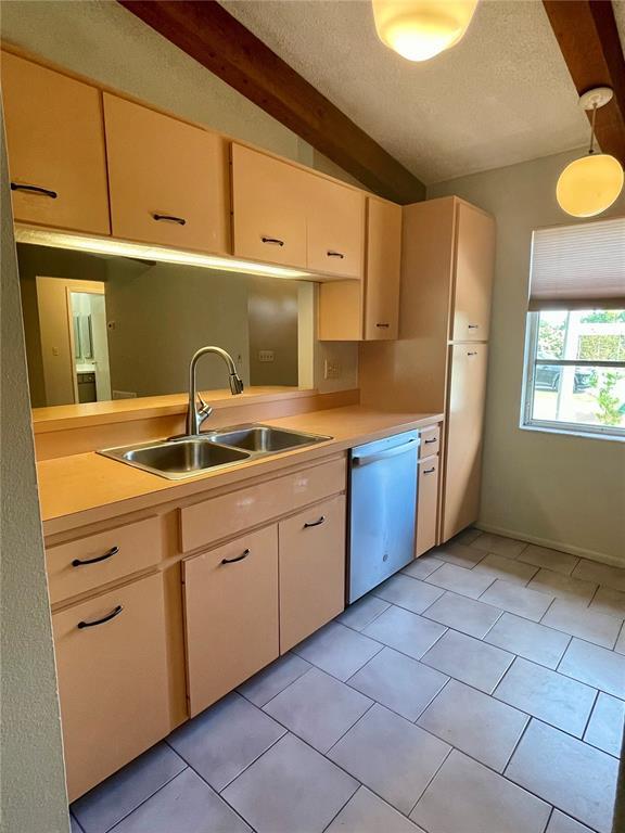 Building Photo - 2120 Outer Dr