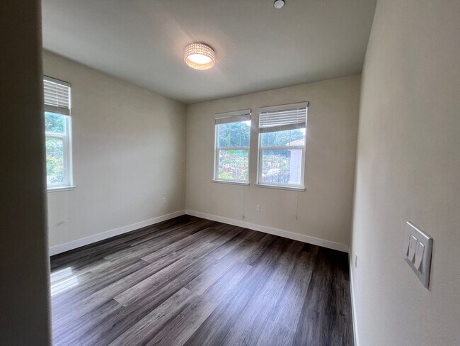 Building Photo - STUNNING 4BD/2.5BA TOWNHOUSE IN WALNUT CREEK!!!