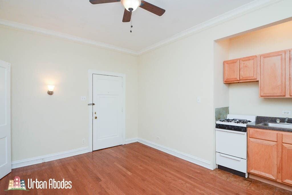 Building Photo - 4542 N Damen Ave