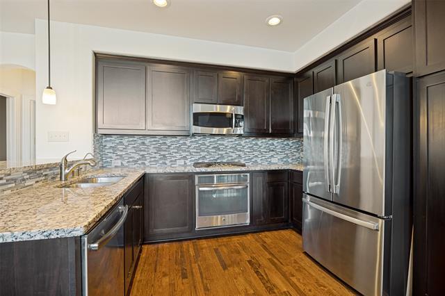 Building Photo - 7919 Parkwood Blvd