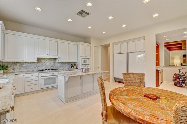 Building Photo - 209 Surtees Point St