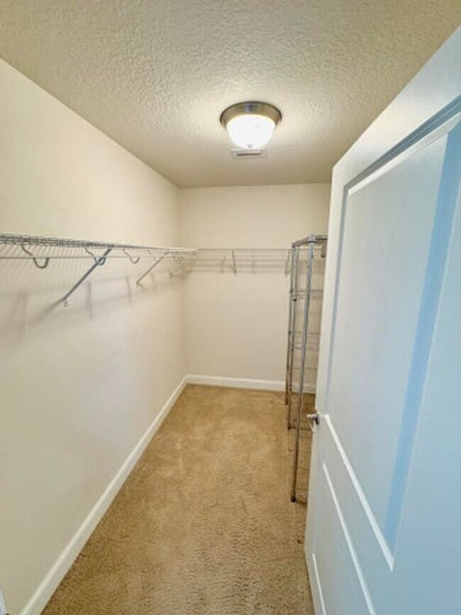 Building Photo - 341 Bay Colony Dr N