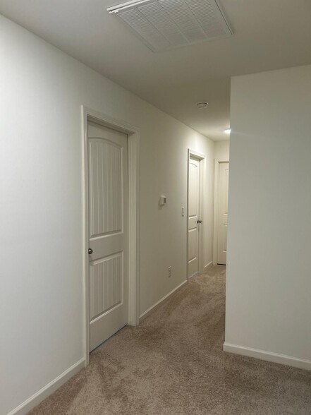 Building Photo - 245 Chelsea Park Cir