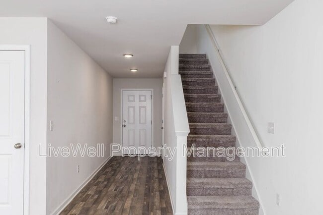 Building Photo - 30 Stevens Cv Dr