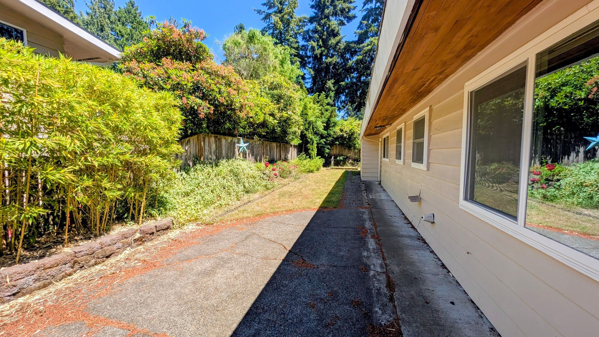 Building Photo - 704 N 163rd St