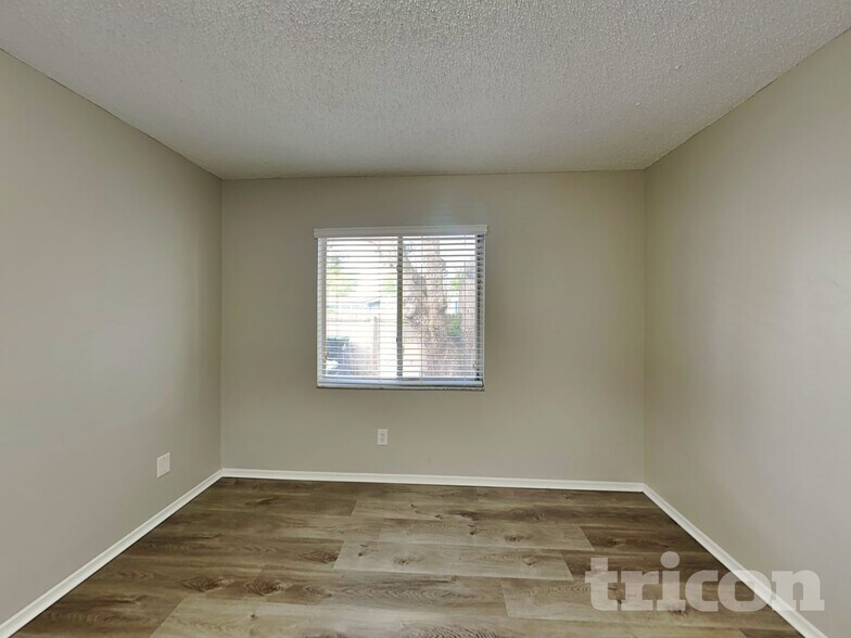 Building Photo - 107 Cinnamon Dr