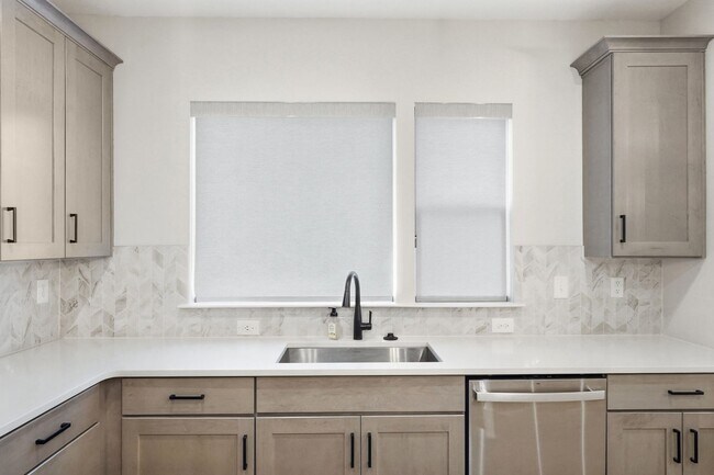 Building Photo - Like-New LoSo Townhome | 3BR + Loft | 2-Car Garage | Move-In Ready
