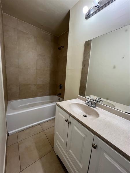 Building Photo - 418 E Evanston Cir