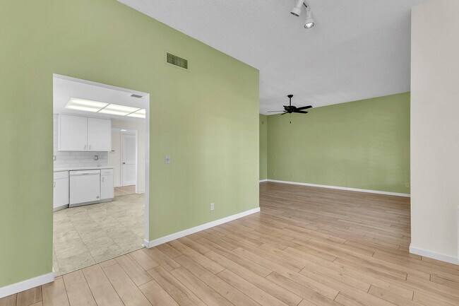 Building Photo - 48594 Oakwood Way