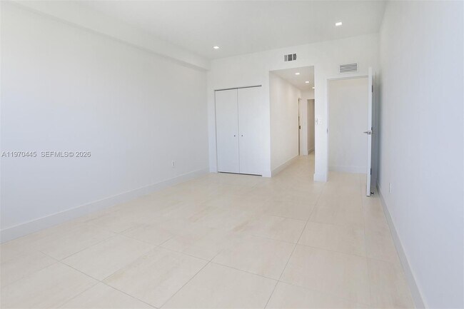 Building Photo - 11 Island Ave