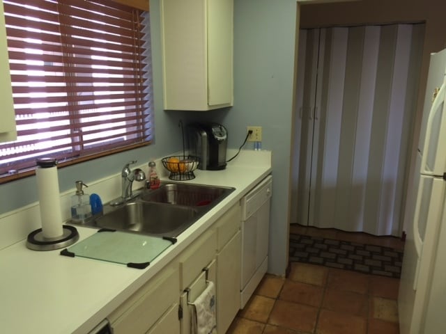 Kitchen - 2512 Clairemont Dr