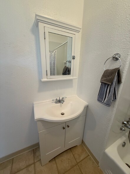 Building Photo - 190 Lubeck Rd