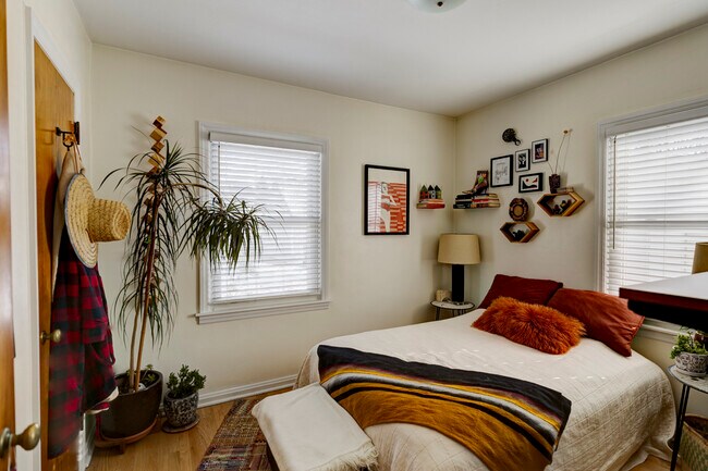 Building Photo - 3621 Dennett Dr