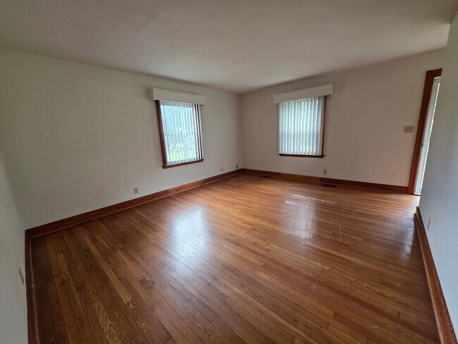 Building Photo - Cute Ranch Ready For New Tenants!