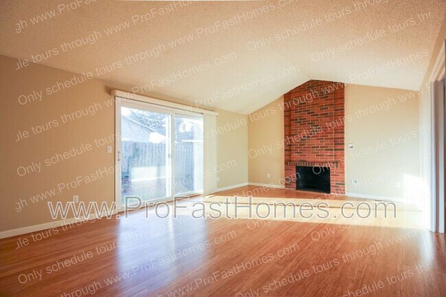 Building Photo - 14210 SW Rochester Dr