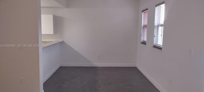 Building Photo - 10902 NW 83rd St