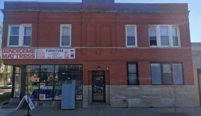 Building Photo - 4503 W Armitage Ave