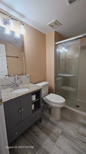 Building Photo - 451 Redbud Ct