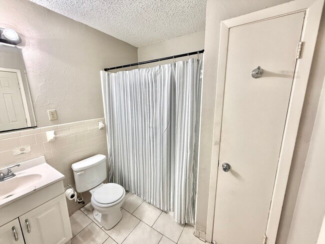 Building Photo - Two Bedroom Home with Spacious Bedrooms