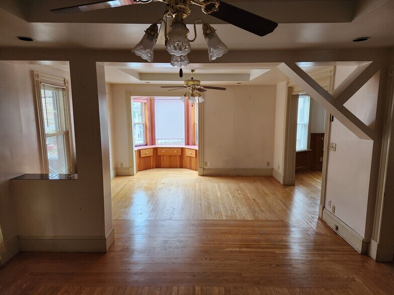 Building Photo - 310 Derby Ave