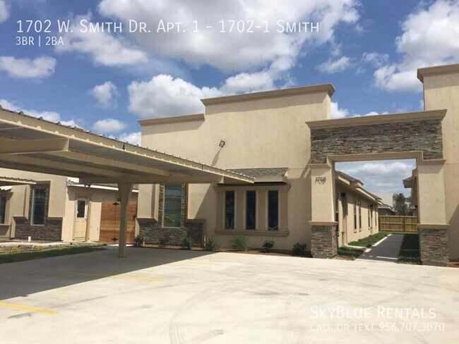 Building Photo - 1702 W Smith Dr