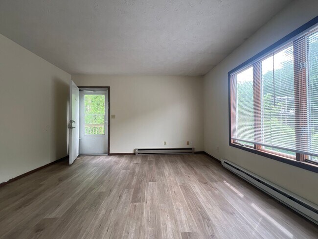 Building Photo - 367 Falling Run Rd