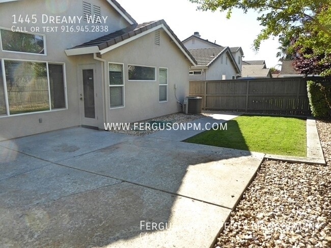 Building Photo - 1445 Dreamy Way