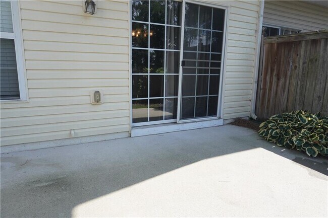Building Photo - 71 Highoak Dr